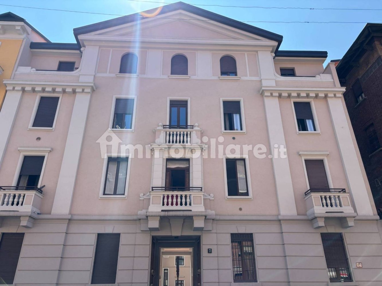  مستودع في Milan, Italy 49متر مربع رقم 360229