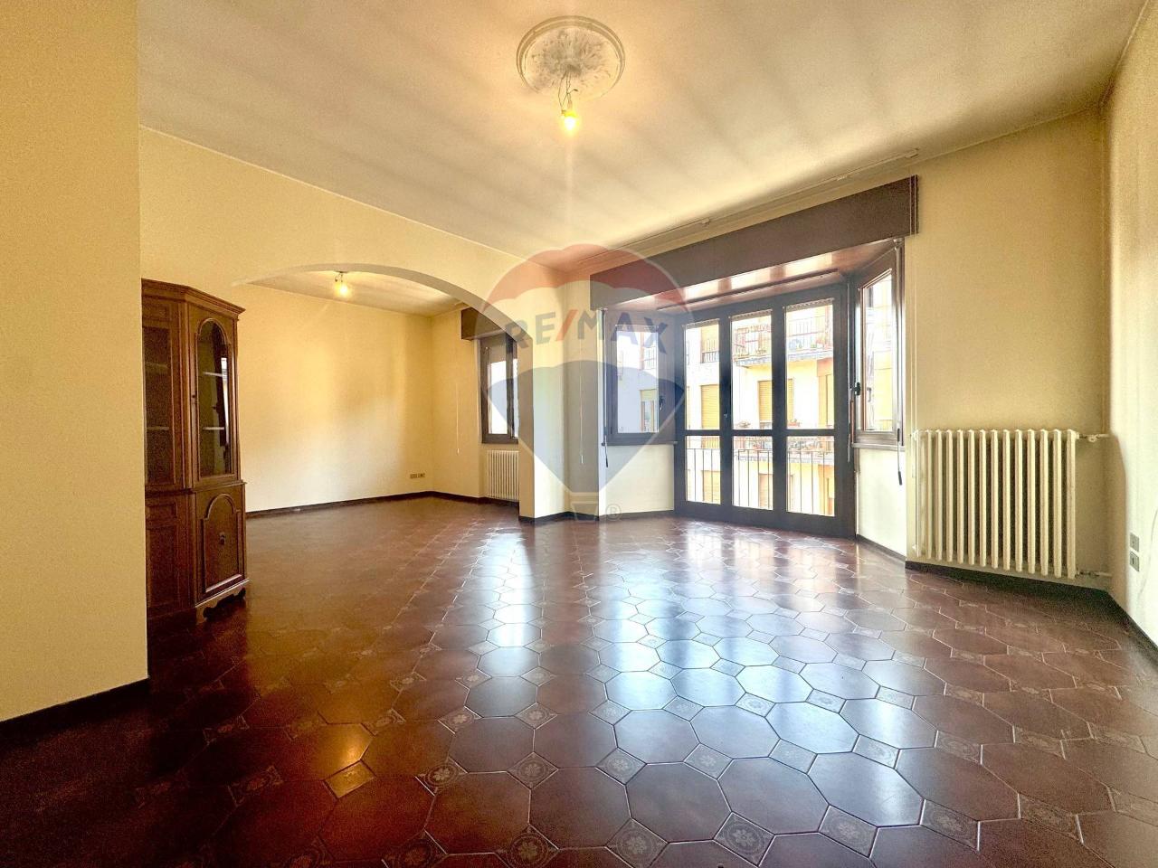 3غرفة شقة في Parabiago, Italy رقم 64038