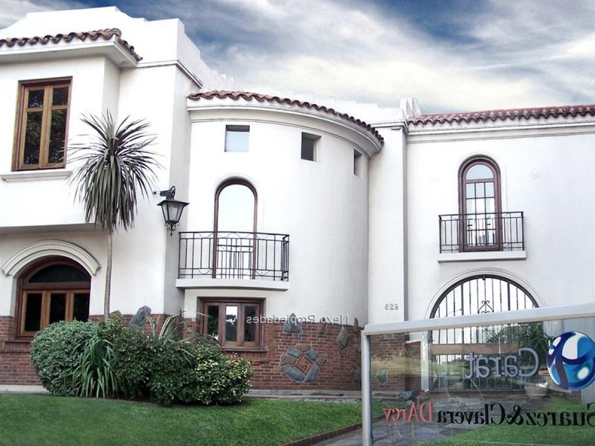 8 bedrooms House in Montevideo, Uruguay No. 4402