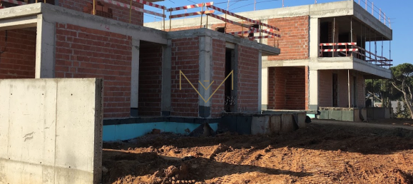 4 bedrooms Villa in Cascais, Portugal No. 62885 3