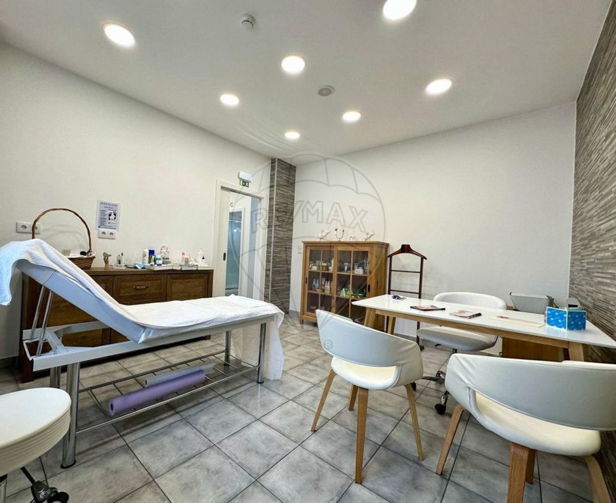 64m² Office in Seixal, Portugal No. 73672