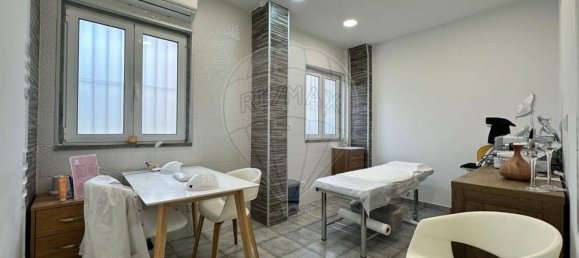 64m² Office in Seixal, Portugal No. 73672 3