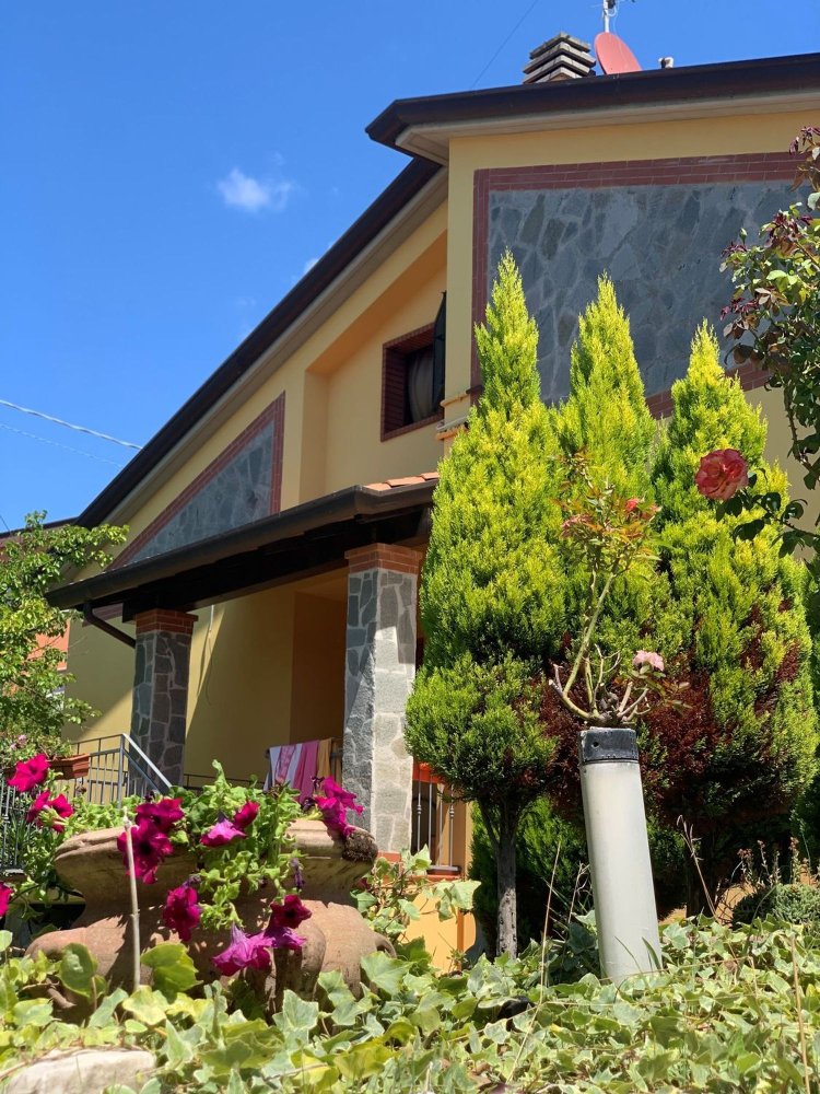 8 rooms House in Castelnuovo Magra, Italy No. 256734