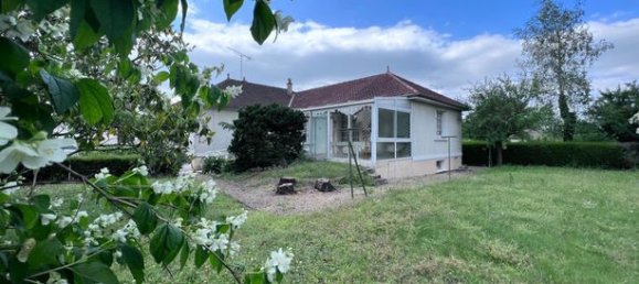 4 bedrooms House in Les Ormes, France No. 313322 2