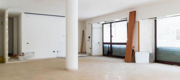 Gewerbliche Immobilie in Sassari, Italy 159m², Nr. 372506 2