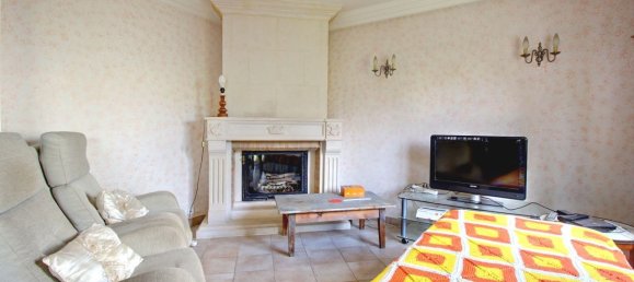 2 bedrooms House in Vernouillet, France No. 168114 3