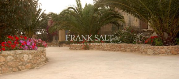 6 bedrooms House in Kercem, Malta No. 523 11