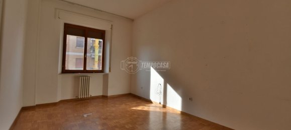 5 rooms Apartment in Tolentino, Italy No. 307590 9