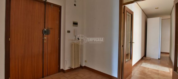 5 rooms Apartment in Tolentino, Italy No. 307590 2