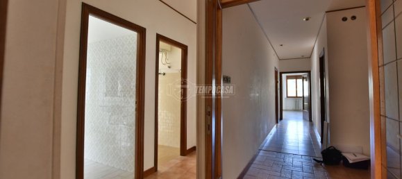 5 rooms Apartment in Tolentino, Italy No. 307590 10