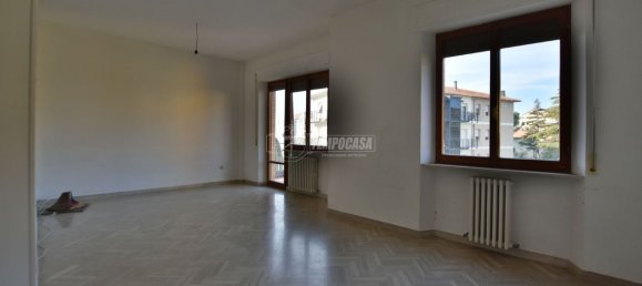 5 rooms Apartment in Tolentino, Italy No. 307590 5
