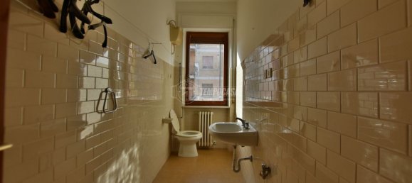 5 rooms Apartment in Tolentino, Italy No. 307590 8