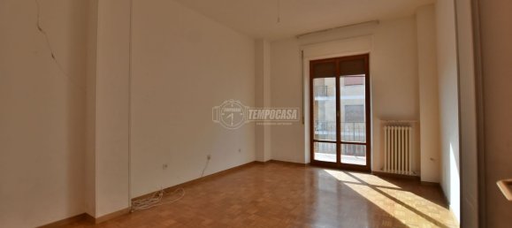 5 rooms Apartment in Tolentino, Italy No. 307590 11