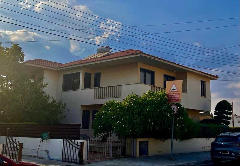 4 bedrooms Commercial property in Larnaca, Cyprus No. 20383