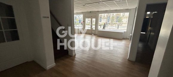 300m² Commercial property in Calais, France No. 55679 2