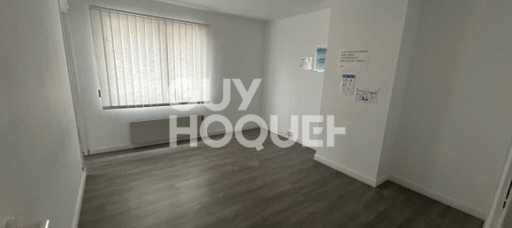 300m² Commercial property in Calais, France No. 55679 9