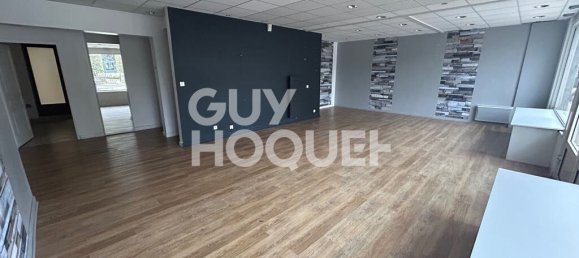 300m² Commercial property in Calais, France No. 55679 3