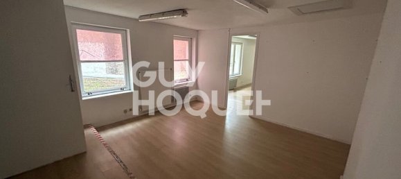 300m² Commercial property in Calais, France No. 55679 6