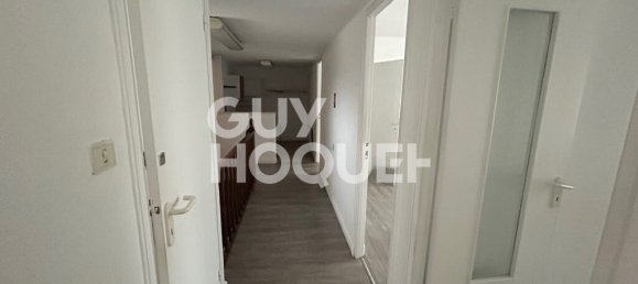 300m² Commercial property in Calais, France No. 55679 4