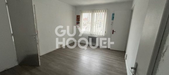 300m² Commercial property in Calais, France No. 55679 11