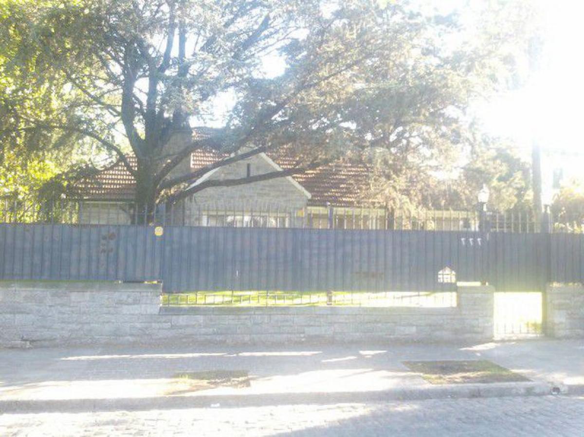 5 bedrooms House in Almirante Brown, Argentina No. 103791