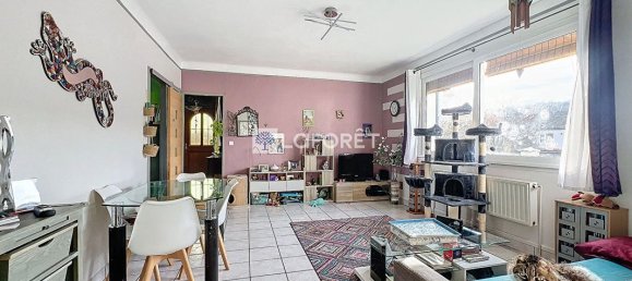 3 bedrooms House in Saint-Cyr-l'Ecole, France No. 164093 5