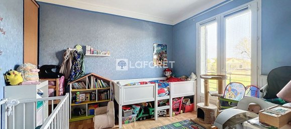 3 bedrooms House in Saint-Cyr-l'Ecole, France No. 164093 8