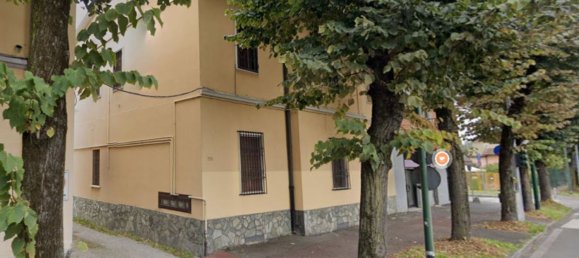 3 rooms Apartment in Sesto San Giovanni, Italy No. 13911 2