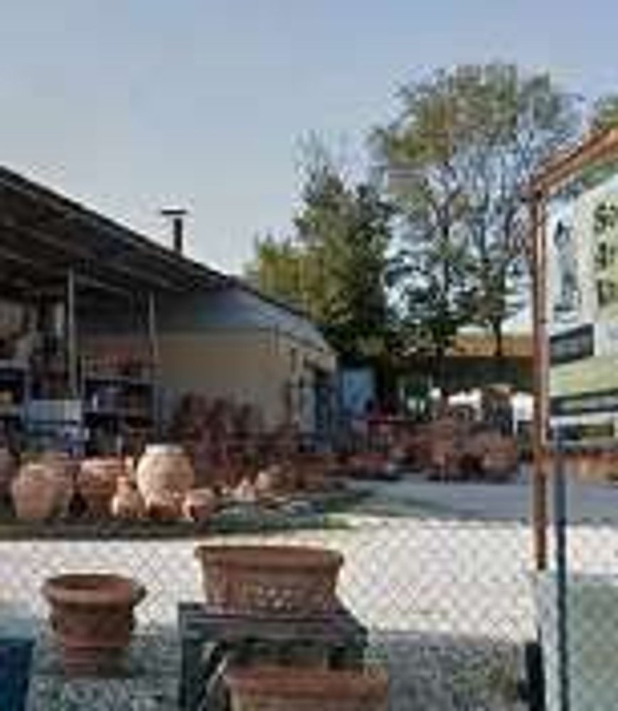 884m² Commercial property in Terre Roveresche, Italy No. 308108