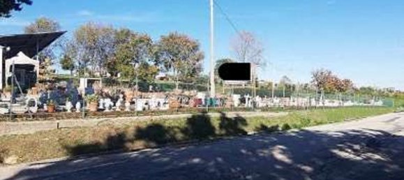 884m² Commercial property in Terre Roveresche, Italy No. 308108 4