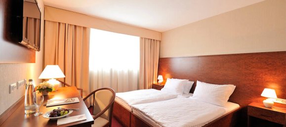 Отель, гостиница с 81 комнатой в Dormagen, Германия № 86681 5