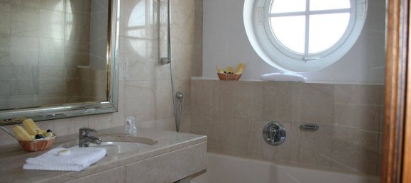 Отель, гостиница с 81 комнатой в Dormagen, Германия № 86681 4