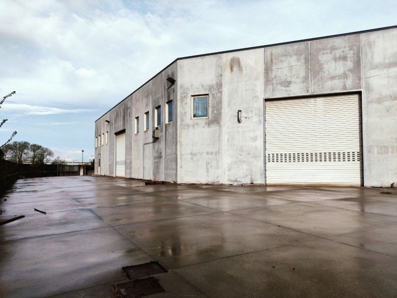 1650m² Warehouse in Montecosaro, Italy No. 170112