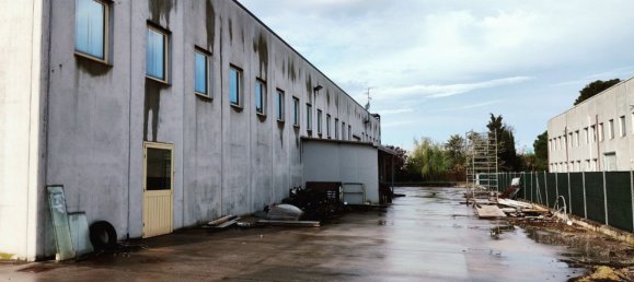 1650m² Warehouse in Montecosaro, Italy No. 170112 18