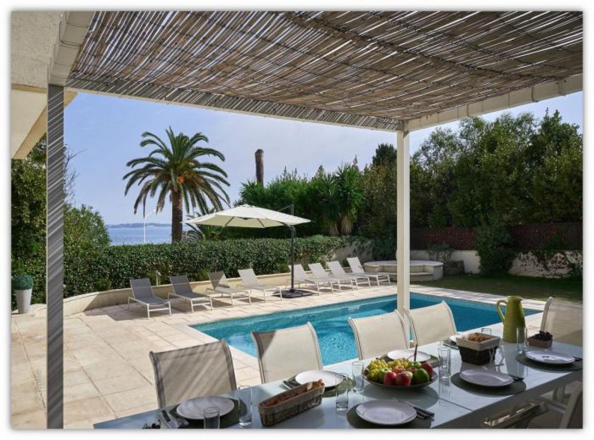 8 bedrooms Villa in Cannes, France No. 2700