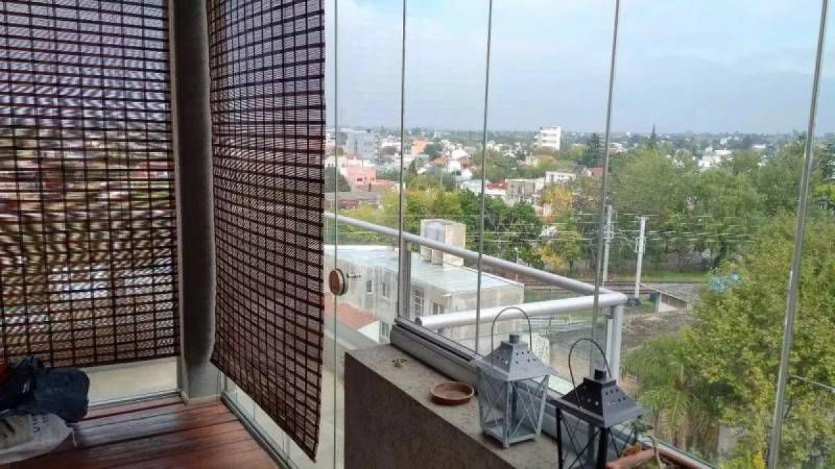 3 bedrooms House in Berazategui, Argentina No. 55874