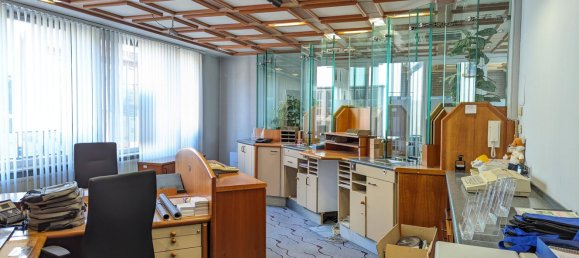 Здание с 9 комнатами в Бад-Дюркхайм, Германия № 292385 3