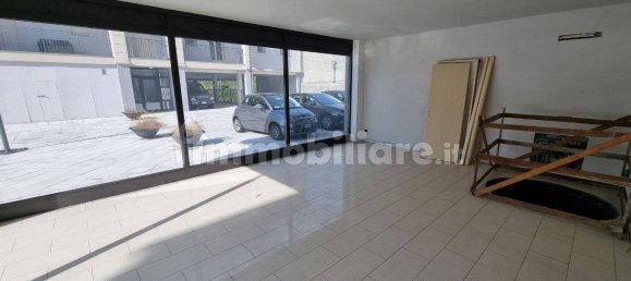 1-salle Propriété commerciale à Colico, Italy No. 2142 9
