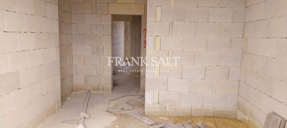 3 bedrooms Penthouse in Victoria, Malta No. 2873 2