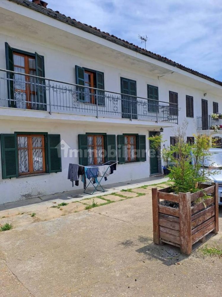 5 bedrooms House in Ferrere, Italy No. 124513