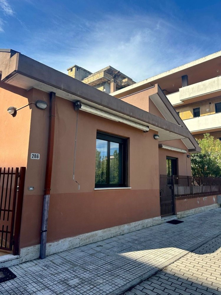 Villa de 5 dormitorios en Pescara, Italy No. 315875