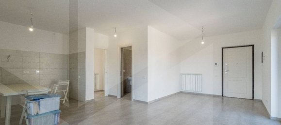 3 rooms Apartment in Ciampino, Italy No. 33634 6