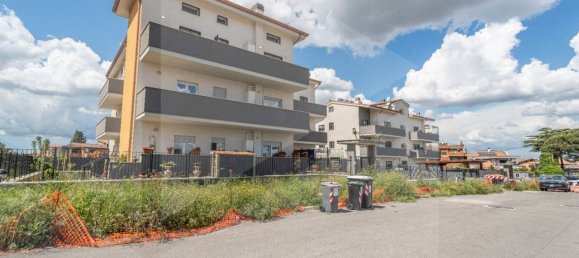 3 rooms Apartment in Ciampino, Italy No. 33634 4
