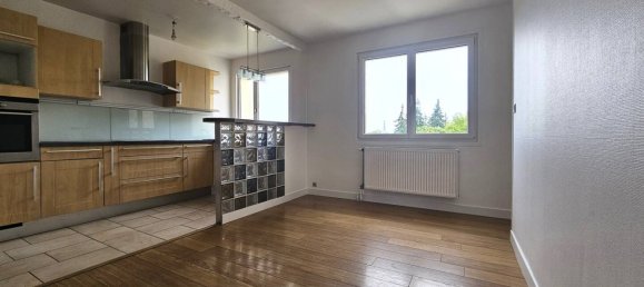 2 bedrooms Apartment in Montigny-le-Bretonneux, France No. 334190 3