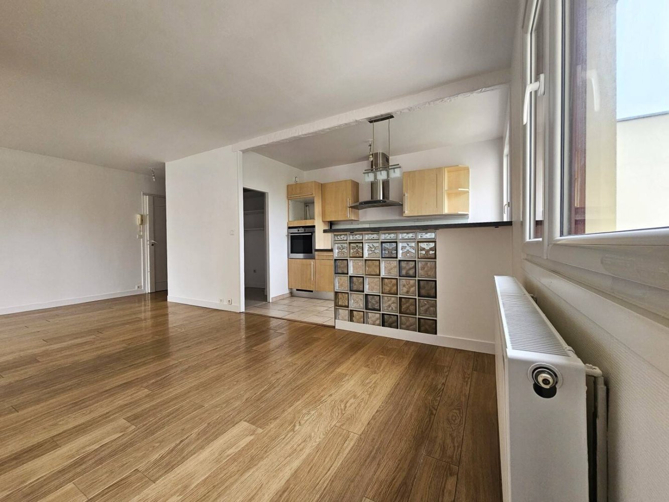 2 bedrooms Apartment in Montigny-le-Bretonneux, France No. 334190