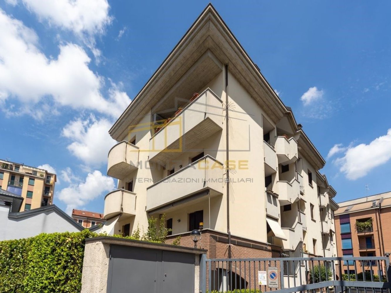 Apartamento de 3 dormitorios en Monza, Italy No. 364641