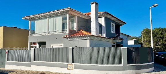 4 bedrooms Villa in Cascais, Portugal No. 177523 2