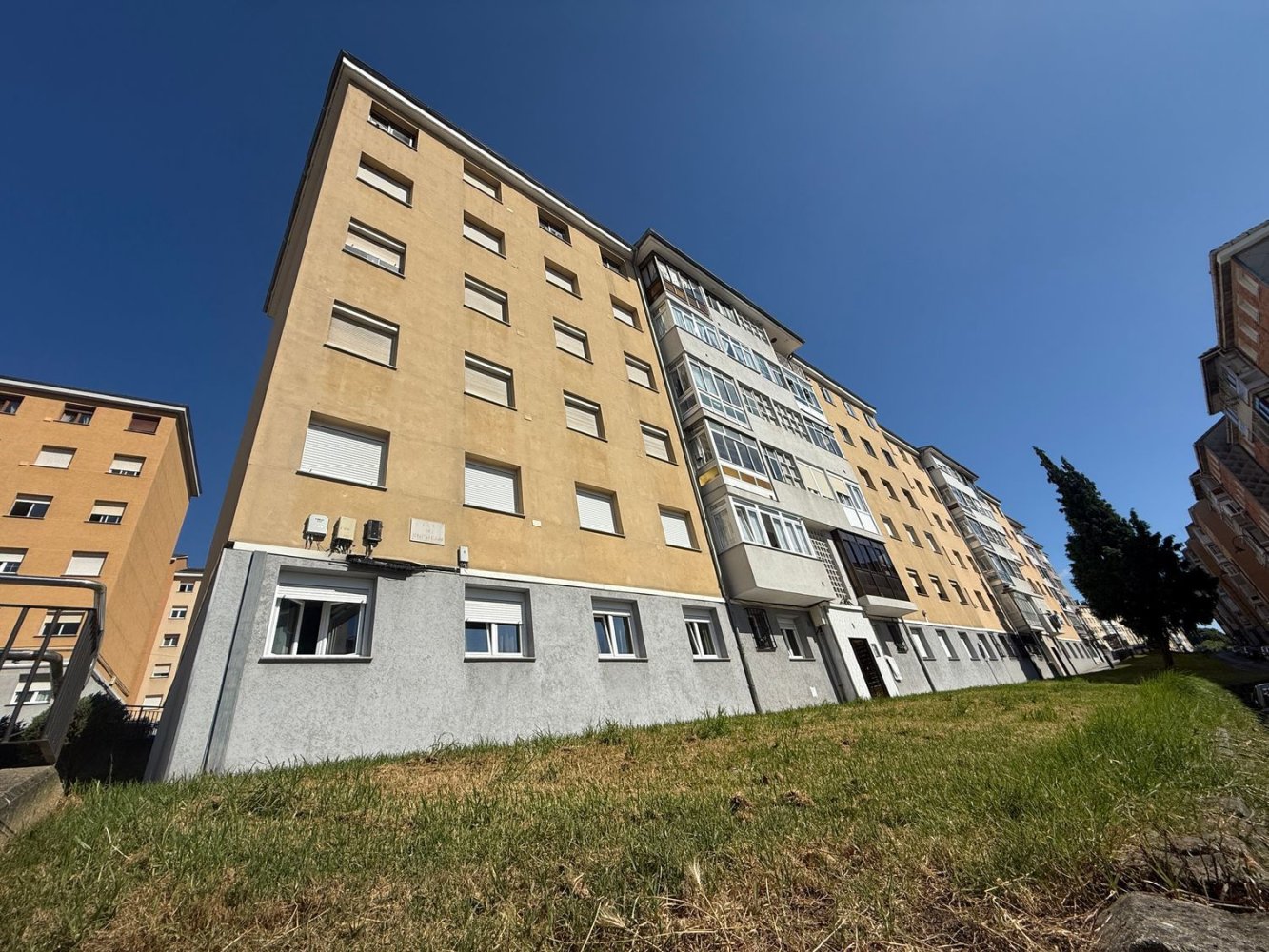 3 bedrooms Apartment in Aviles, Spain No. 166406