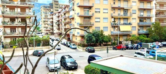 4-salle Appartement à Palermo, Italy No. 42144 44