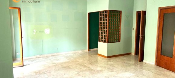 4-salle Appartement à Palermo, Italy No. 42144 19